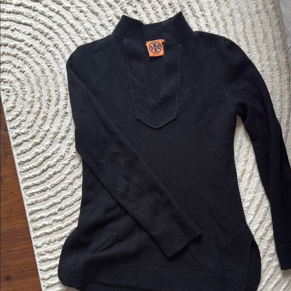 Tory Burch 100% Cashmere Black Turtleneck Sweater Cowl & Turtlenecks